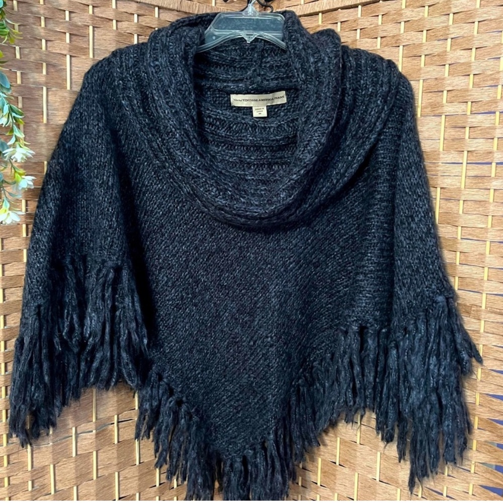 Nine West Ladies Charcoal gray cowl collar fringed Cape size: L. It’s Like New!